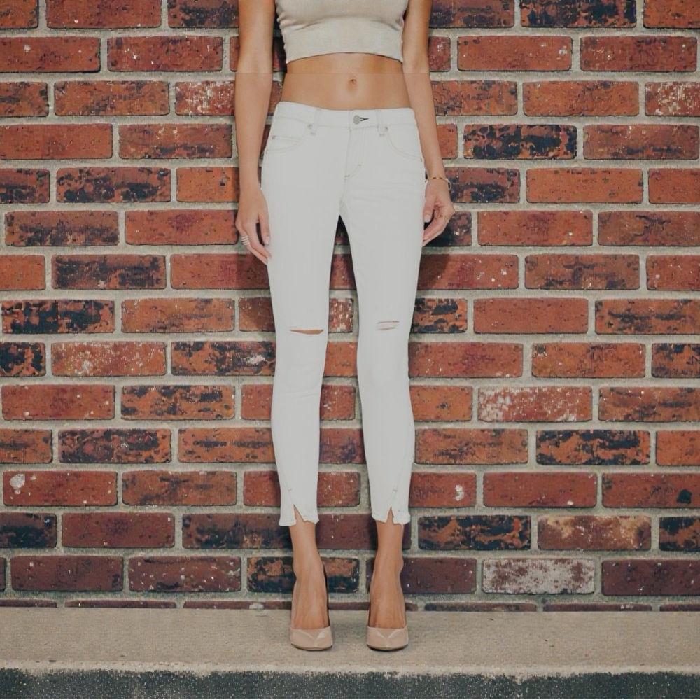 AMO Denim Twist in Moon
Destroy Jeans Off White Distressed Ankle size 29